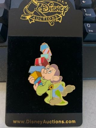 Disney Snow White Dopey With Christmas Presents Gifts Le 1000 Pin