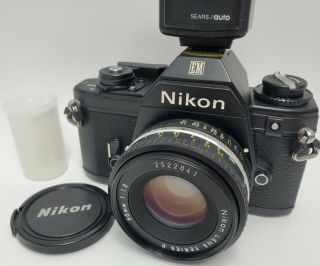 Nikon Em 35mm Slr Film Camera 50mm F1.  8 Series E Lens Flash Vintage