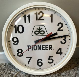 Vintage Seth Thomas Pioneer Brand Seeds Electric Wall Clock Sign Farm Seed 14”