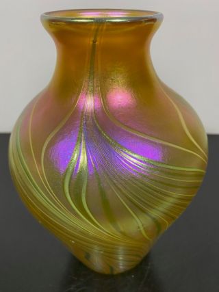Vtg Signed Orient & Flume 1981 Pulled Feather Iridescent Aurene Art Glass Vase