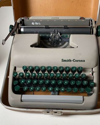 Smith Corona Clipper Vintage Typewriter 1950s With Case