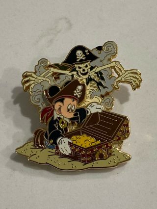 Pirates Of The Caribbean - 3d Mickey Mouse Treasure Chest Disney Pin