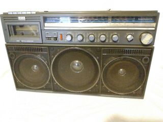 Vintage Magnavox D8443 4 Band Short Wave Radio