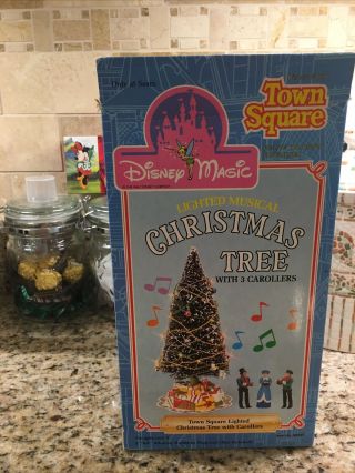 Disney World Magic Town Square Lighted Musical Christmas Tree W/3 Carollers