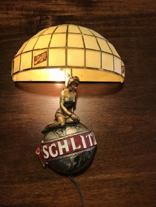 Vintage 1971 Schlitz Berr Tiffany Style Lady On Globe Lighted Sign Lamp Adv.