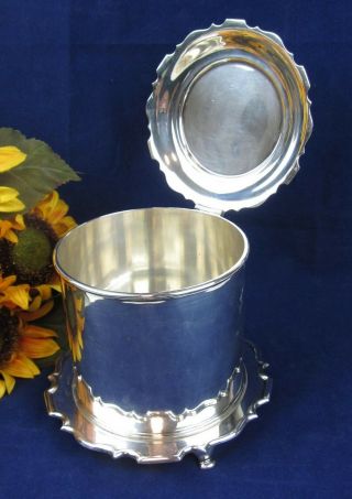 Rare 1930 Mid - Century Victorian Walker & Hall Sheffield Silver - Plated Ice Bucket