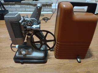 Vintage Revere Model P - 90 Movie Projector W/ Reel And Case And