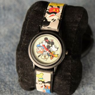 Disney Store Exclusive Mickey Minnie Donald Duck Goofy Pluto Quartz Watch