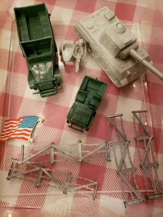 Vtg Louis Marx Us And Germany Soldiers Tanks 4757 Army Battleground Play Set