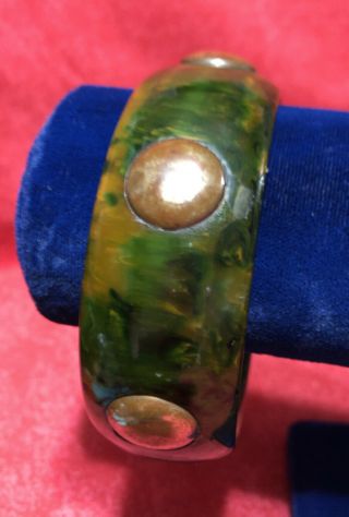 Vintage Bakelite Green & Yellow Marble Bangle Bracelet Brass? Estate Find 2