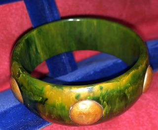 Vintage Bakelite Green & Yellow Marble Bangle Bracelet Brass? Estate Find 3