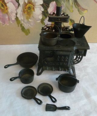 Vintage Queen Cast Iron Stove Miniature/doll House/salesman/toy & Pots Pans Set