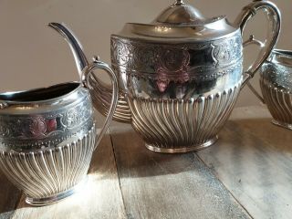FANTASTIC QUALITY VICTORIAN SILVER PLATED THREE - PIECE TEASET BY JAMES DEAKIN 3