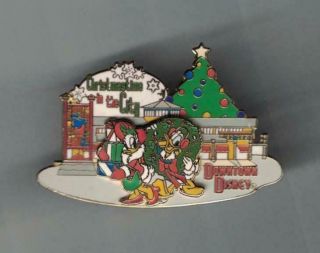 Disney 2001 Downtown Disney Christmas Time In The City Donald & Daisy Pin Le1500