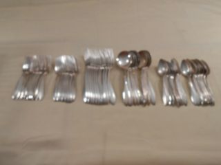 Oneida Community " Patrician " Silverplated Dinner Set - Service For 12