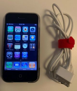 Vintage Apple Iphone 1st Generation 8gb - W/ Charging Cable