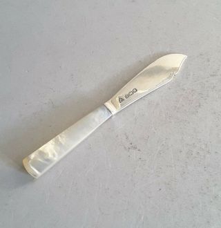 Vintage Solid Silver / Mother Of Pearl Butter Knife.  L.  12cms Sheff.  1963.