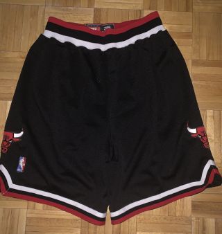 Authentic Vintage Nike Chicago Bulls Shorts Size 36