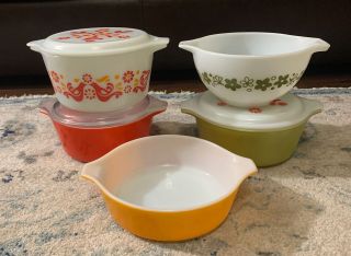 Set Of 4 Vintage Pyrex Friendship Casserole Dishes W/ 3 Lids,  White Flower Bowl