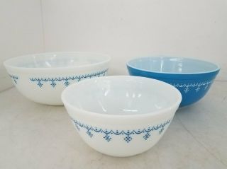 Set Of 3 Vintage Pyrex Snowflake Blue Garland Mixing Bowls