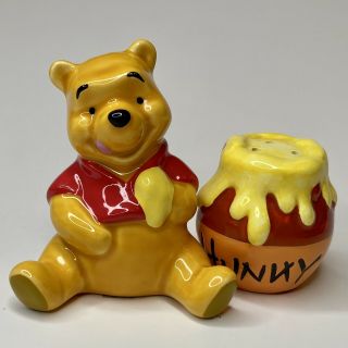 Vintage Disney “winnie The Pooh & Honey Pot” Ceramic Salt And Pepper Shakers Set