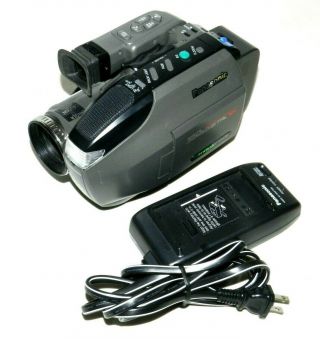 Vtg Panasonic Pv - L550d Vhs Video Camcorder,  Battery,  & Charger