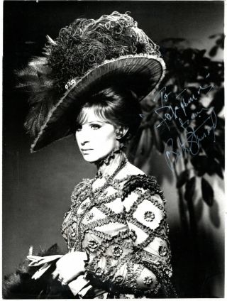 American Pop Singer,  Oscar Winner Actress Barbra Streisand Signed Vintage Photo.