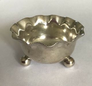 Pretty 19th Century Victorian Solid Sterling Silver Salt Pot Birm.  1895 - 11.  49g