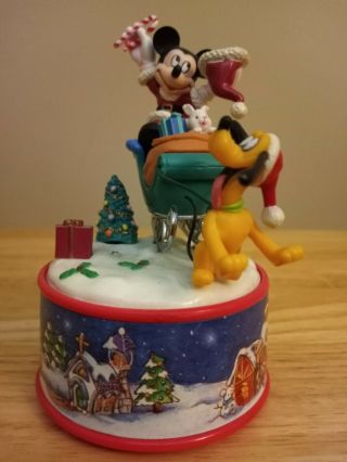 Enesco Small World Of Music Disney " Santa 