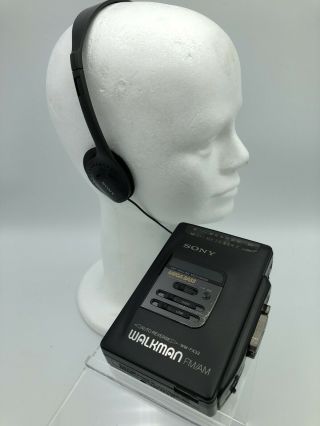 Vintage Sony Walkman Wm - Fx33 Mega Bass Cassette Player Fm/am Radio W/ Headphones