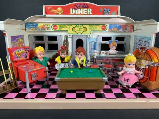Vintage 1988 Tyco DIXIES DINER Deluxe Furnished 1950s PLAYSET w/ Boxes / Figures 6