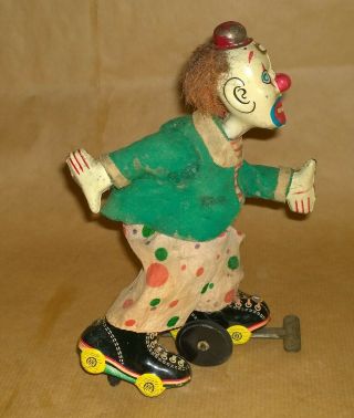 Tps Clown On Roller Skates With White Face And Fixed Key.