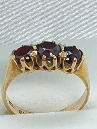 9ct Gold Vintage 3 Stone Garnet Ring Scrap Wear 2.  3g 9k Sml I Or J 9k