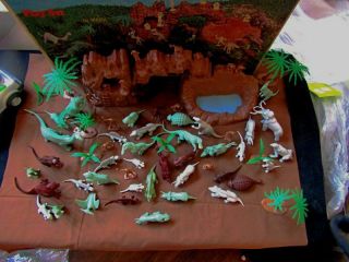 1971 Marx Prehistoric Playset 3398 Dinosaurs - Cavemen - Palm Trees Box All Origin