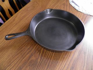 Wagner Ware Cast Iron Skillet No.  10 Vintage Unmarked With Heat Ring
