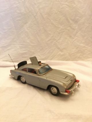 Asc Tin Gilbert James Bond Aston Martin Db5 Battery Op 1965