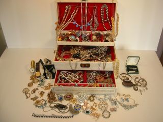 Good Selection Of Vintage Costume Jewellery & Jewellery Case