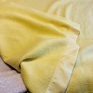 Satin Trim Vintage Acrylic Blanket Yellow Full Queen Size 76 " X 86 "