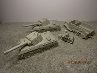 Marx Battleground / Desert Fox Playset Light Gray German Vehicle Set Ii