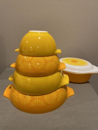 Set Of 4 Vintage Pyrex Yellow/orange Sunflower Daisy Nesting Bowls & Casserole