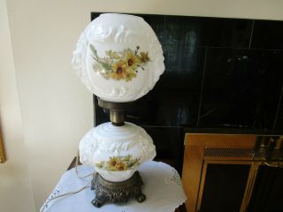 Vintage Fenton? Milk Glass Puffy Lion Heads & Daisies Gwtw Electric Parlor Lamp