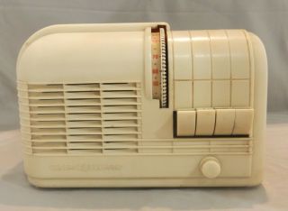 1941 Vintage General Electric White Tube Radio J - 512 Powers On