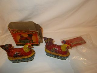 2 Baldwin Vintage The Little Red Hen Wind - Up Litho Tin She Cackles - Lays Eggs (3)