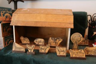 Antique Converse ? Wood Toy Barn/w Tool Shead (16) Animals And Equipment