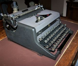 Vintage Royal Quiet Deluxe Gray/black Portable Typewriter W/ Hard Case
