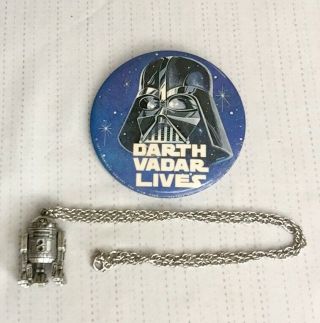 Vtg 1977 Star Wars Darth Vadar Lives 3” Pinback Button R2d2 Necklace