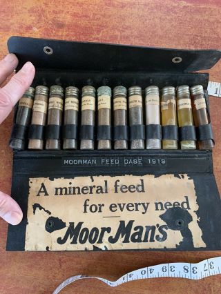 Vtg Old Moorman’s Feed & Minerals Salesman Sample Case 12 Bottles 1919 Label