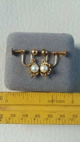 14k Yellow Gold 5.  5mm Pearl Four Leaf Clover Earrings Vintage Screw Back Dangle