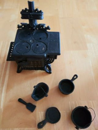 Vtg Miniature Queen Cast Iron Stove And Accessories