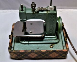 Vtg 1948 Betsy Ross Toy Sewing Machine Electric Model 707